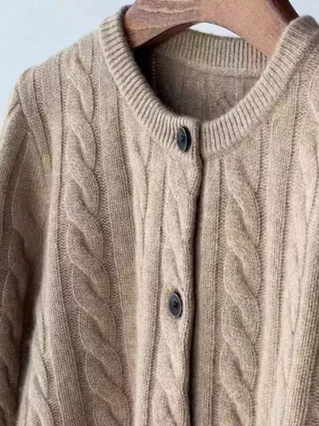 Cardigan, hrubé pletené vlákno, vlna 95%+, voľný strih, dlhé rukávy, jeseň 2025