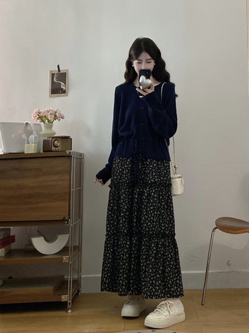 Sukňový kostým s dlhým rukávom a dlhou sukňou, polyester 90–95%, jeseň 2025