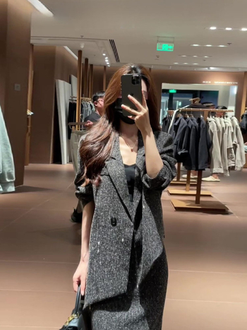 Dva dijela kostima: suknja i sako za žene — poliester, 95%+, dugi rukavi, suknja srednje duljine