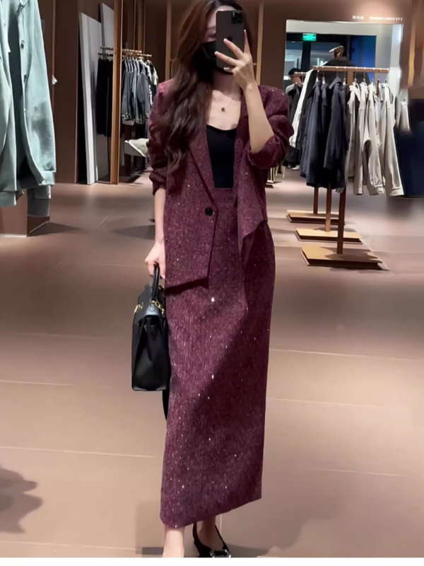 Dva dijela kostima: suknja i sako za žene — poliester, 95%+, dugi rukavi, suknja srednje duljine