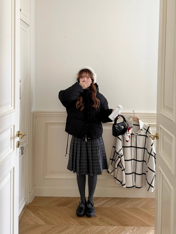 Plisovaná sukňa A-línia, geometrický vzor, stredná dĺžka, panelové spracovanie s čipkou, polyester