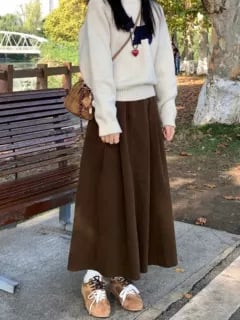 A-linije midi plisirana suknja, prilagođena krušnoj figuri, mikroelastična pamuk-vuna smjesa, zimski 2025, casual stil