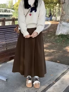 A-linije midi plisirana suknja, prilagođena krušnoj figuri, mikroelastična pamuk-vuna smjesa, zimski 2025, casual stil