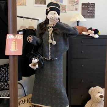 Ženski dvodijelni set: pleteni džemper s vezicama i midi suknja, poliester, jesen 2025