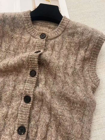 Ženski kardigan-vest bez rukava, kabelno pletenje, vunena mješavina s poliesterom (30–50% vuna, 30–50% poliester), okrugli izrez, srebrna nit i šljokice