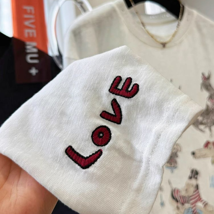 Női UV-védelmet nyújtó hosszú ujjú felső, laza szabás, geometriai mintázat (UPF30+, közepes hossz 65–80 cm)