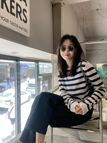 Laza szabású női pulóver Tencel Lyocell anyagból, hosszú ujjú, vékony anyag, csíkos mintázat, UPF30+