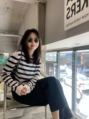 Laza szabású női pulóver Tencel Lyocell anyagból, hosszú ujjú, vékony anyag, csíkos mintázat, UPF30+