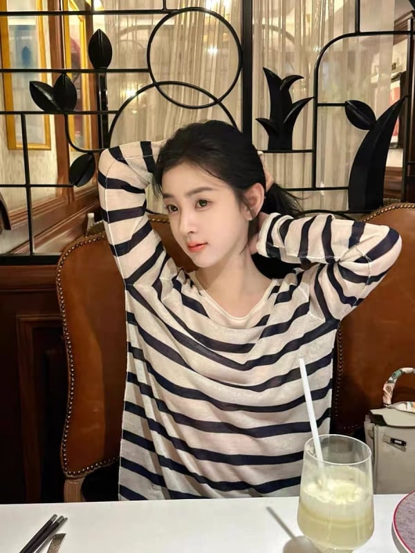 Laza szabású női pulóver Tencel Lyocell anyagból, hosszú ujjú, vékony anyag, csíkos mintázat, UPF30+