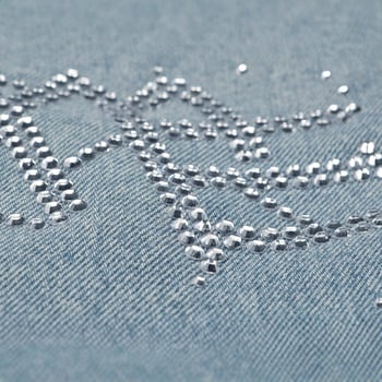 Muške traper šorceve – istrošeno pranje, rhinestones, ravni kroj, srednja struka, zip