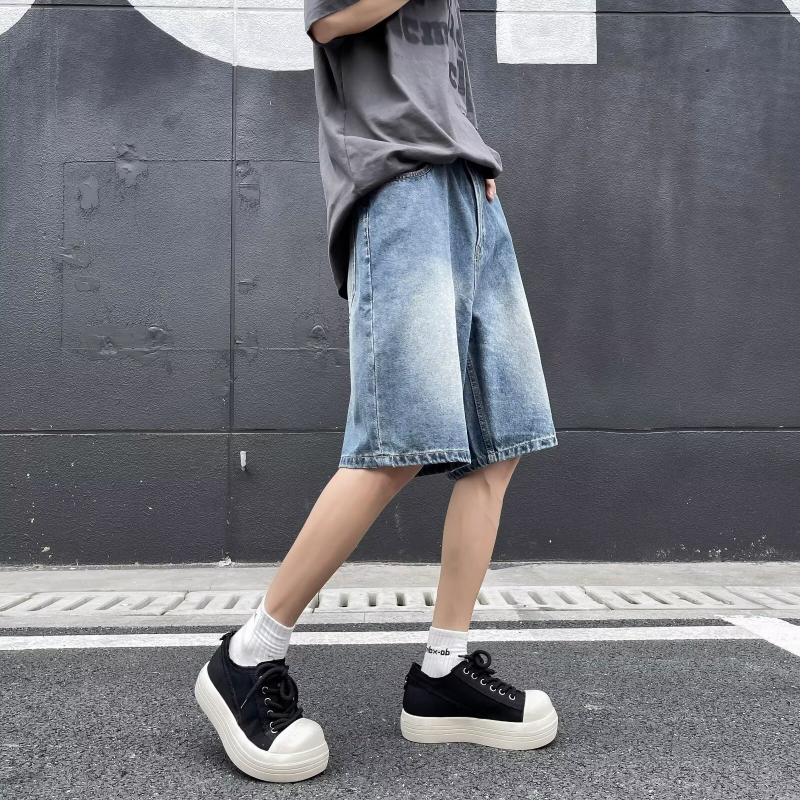 Muške ljetne traper šorceve – opuštena ravna silueta, poluduga dužina, isprano, mikroelastično, 95% pamuk