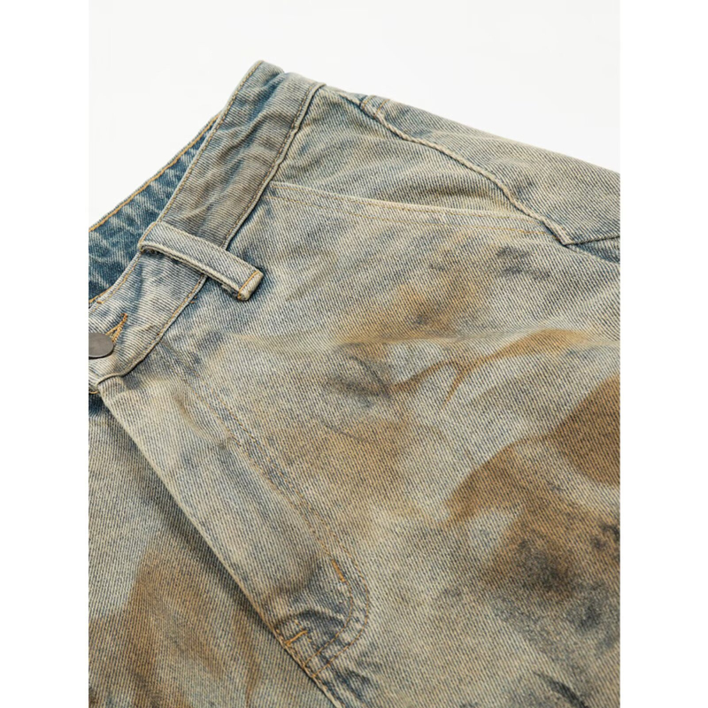 Denim kratke hlače, slobodan kroj, kratka dužina, srednji pojas, zatvaranje na gumbe.