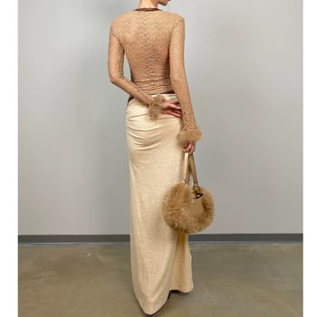 Pulover tricotat cu insertii dantelate si mansete din blana, cu glugă, decolteu în V, croială slim, mâneci lungi