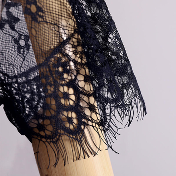 Bluza de dantelă cu model floral, guler rotund, mâneci scurte, lungime ultra- scurtă, amestec de spandex 71–80%