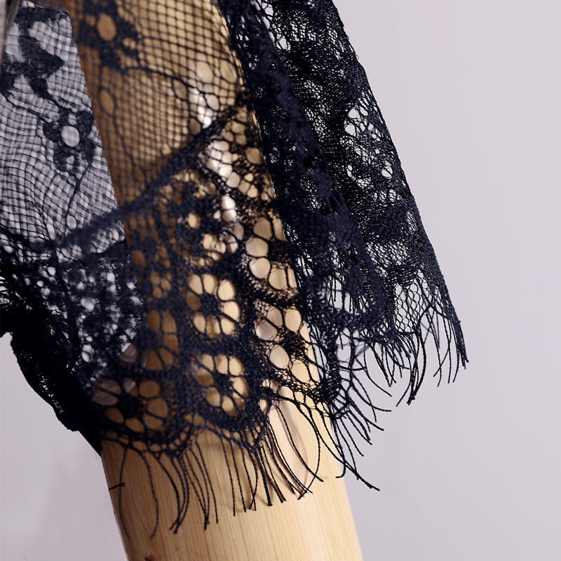 Bluza de dantelă cu model floral, guler rotund, mâneci scurte, lungime ultra- scurtă, amestec de spandex 71–80%