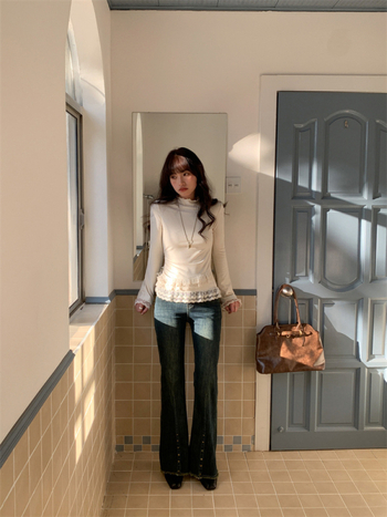 Tricou damă cu mânecă lungă, guler semi-turtleneck, croială liberă, țesătură viscose, broderie