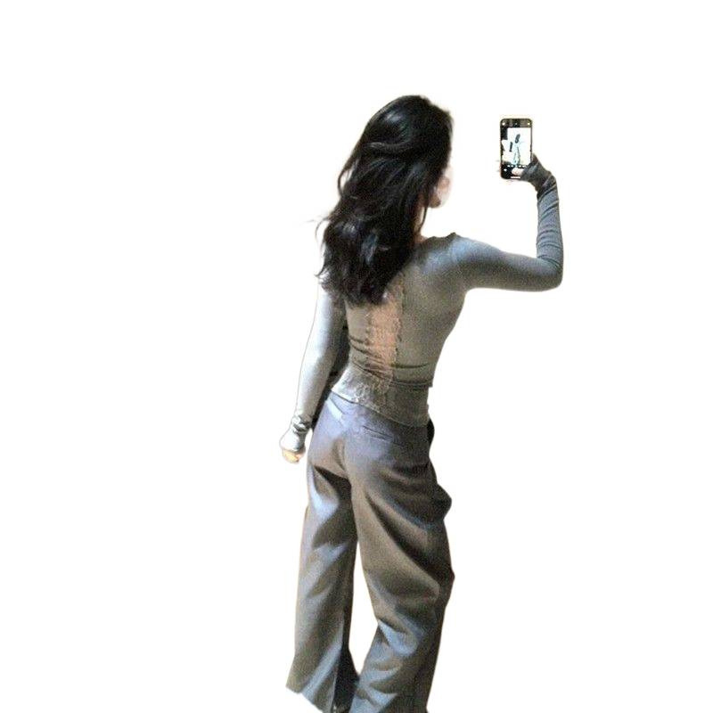 Tricou cu decolteu în V, broderie, croială oversize, viscoză - primăvara 2025