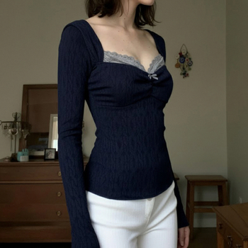 Pulover din poliester și elastan, guler pătrat, croială slim, mâneci lungi