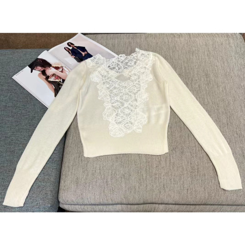 Pulover tricotat din lână și cașmir, decolteu în V, mâneci lungi, croială slim, broderie