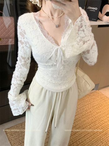 Pulover tricotat cu decolteu în V, dantelă croșetată, mâneci lungi evazate, căptușit cu fleece, gros