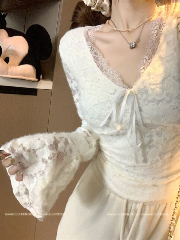 Pulover tricotat cu decolteu în V, dantelă croșetată, mâneci lungi evazate, căptușit cu fleece, gros