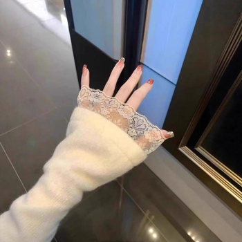 Top tricotat cu dantelă și broderie, decolteu în V, oversize, pentru toamnă-iarnă, viscoză 70–80%