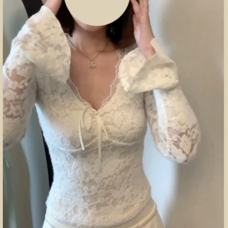 Tricou din polyester cu decolteu în V, mâneci lungi, croi slim, design colaj, stil coreean, conținut polyester 30-50%