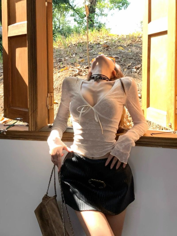 Koreai stílusú póló, V-nyakkal, hosszú ujjú, rövid fazon