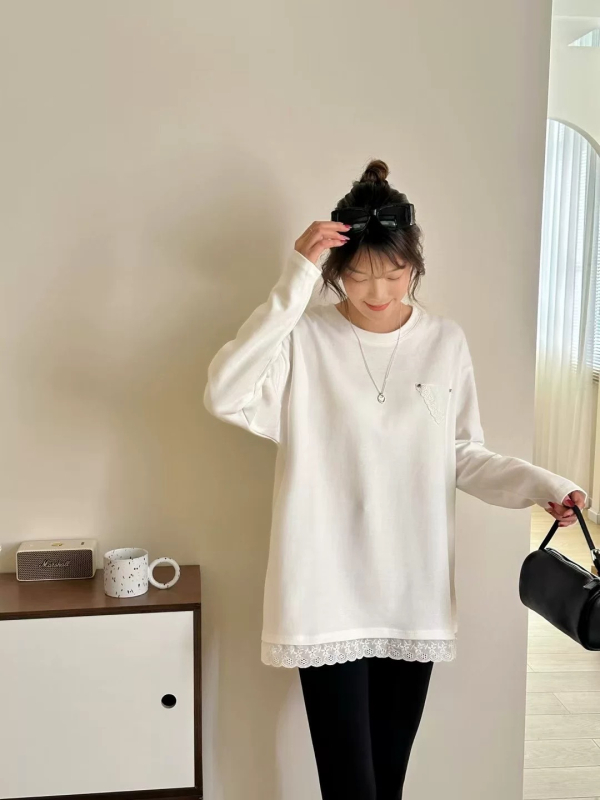 Hosszú ujjú póló csipkés díszítéssel, kerek nyak, középhosszú, poliészter 95%+, normál szabás, ősz 2024