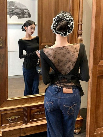 Pamut csipkés póló beépített párnázással, hosszú ujjú, karcsúsított fazon