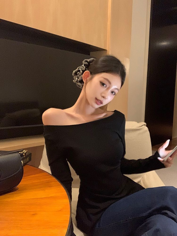 Pamut csipkés póló beépített párnázással, hosszú ujjú, karcsúsított fazon