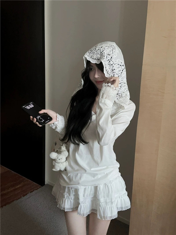 Csipke betétes kapucnis hosszú ujjú T‑póló Modal rostból, szabályos szabás