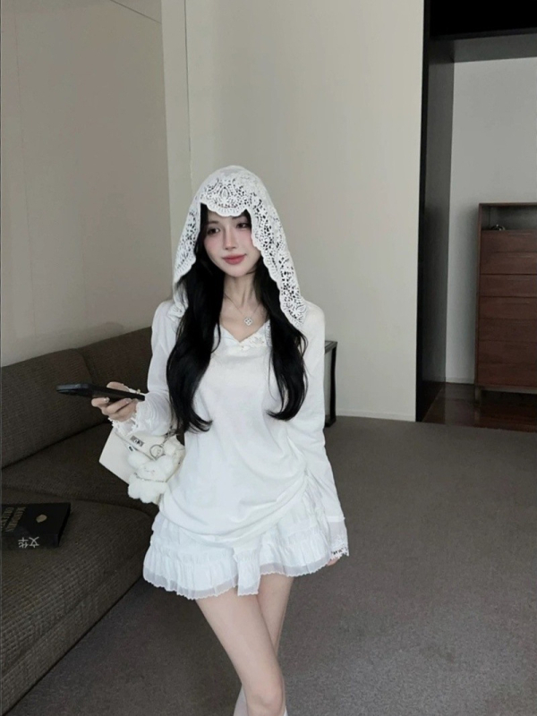 Csipke betétes kapucnis hosszú ujjú T‑póló Modal rostból, szabályos szabás