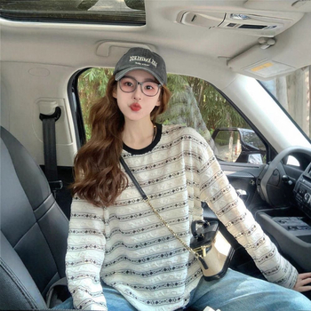 Μπλούζα T με γεωμετρικό μοτίβο και αποκοπές σε πάνελ, μακρύ μανίκι, χαλαρή γραμμή, πολυεστέρας