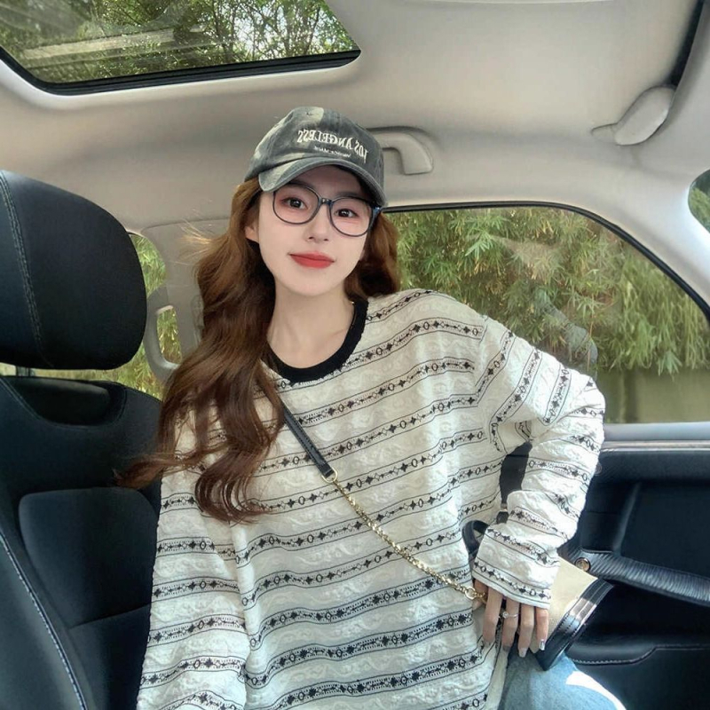 Μπλούζα T με γεωμετρικό μοτίβο και αποκοπές σε πάνελ, μακρύ μανίκι, χαλαρή γραμμή, πολυεστέρας