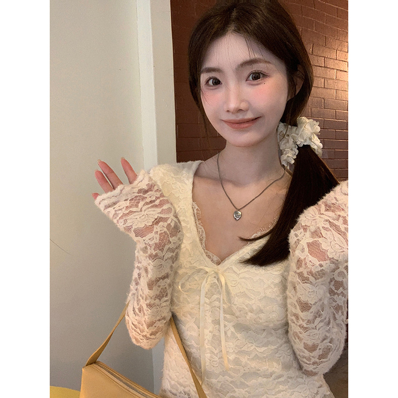 Naiste pitsiline V-kaelusega pikkade varrukatega T-särk tikandiga, viskoosi segu spandexi/nyloni seguga