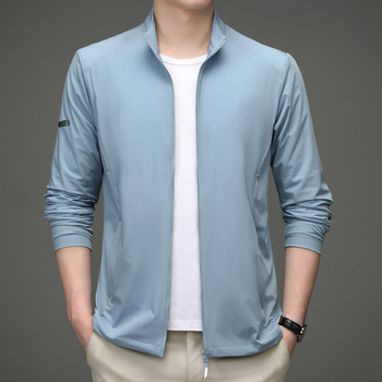 Kõrge kaelusega suvejak päikesekaitsega — lukk, küljetaskud