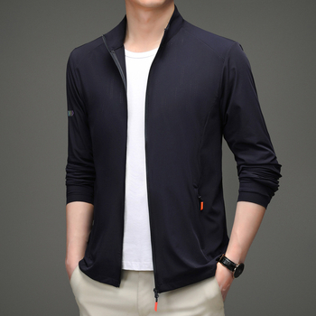 Kõrge kaelusega suvejak päikesekaitsega — lukk, küljetaskud