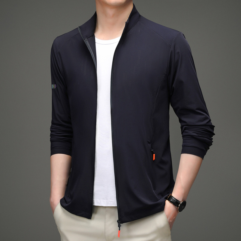 Kõrge kaelusega suvejak päikesekaitsega — lukk, küljetaskud