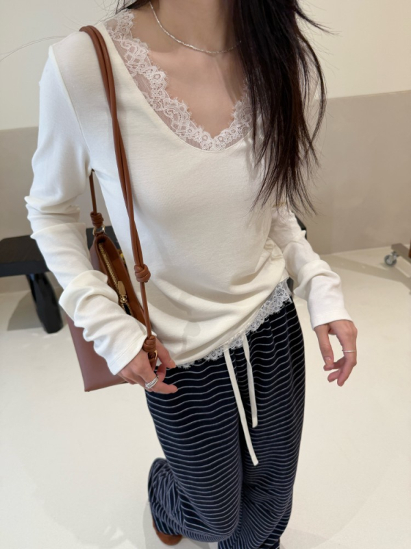 Puuvillane T-särk pitsilise detailiga, pikad varrukad, V-kaelusega