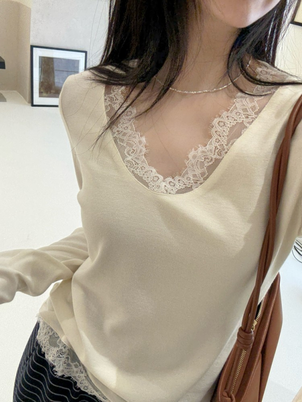 Puuvillane T-särk pitsilise detailiga, pikad varrukad, V-kaelusega