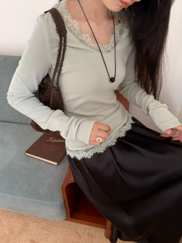 Puuvillane T-särk pitsilise detailiga, pikad varrukad, V-kaelusega