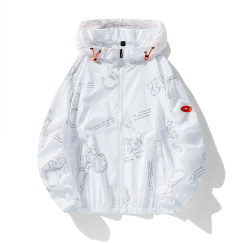 UV-kaitsekapuutsiga jakk suveks kerge, vaba lõikega, nailonsegu materjal, teadusulme trükis, eesmine tõmblukk ja tõmblukuga taskud