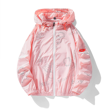 UV-kaitsekapuutsiga jakk suveks kerge, vaba lõikega, nailonsegu materjal, teadusulme trükis, eesmine tõmblukk ja tõmblukuga taskud