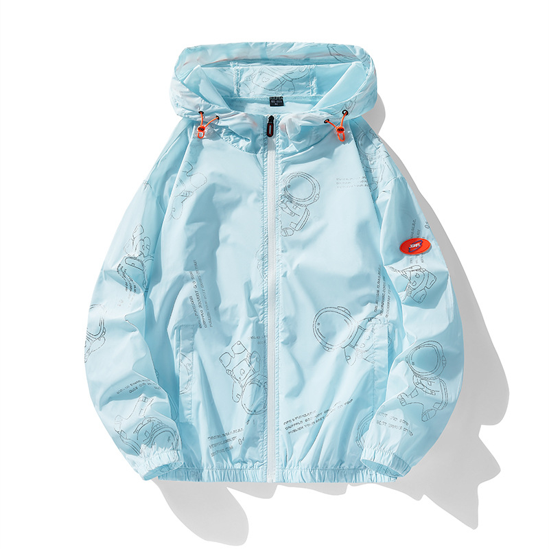 UV-kaitsekapuutsiga jakk suveks kerge, vaba lõikega, nailonsegu materjal, teadusulme trükis, eesmine tõmblukk ja tõmblukuga taskud