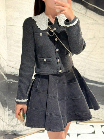 Naise lühike kootud kardigan eemaldatava pitskaelusega, villase–viskoossegu, slim fit, pikad varrukad, ühevärviline, elegantne igapäevane stiil.