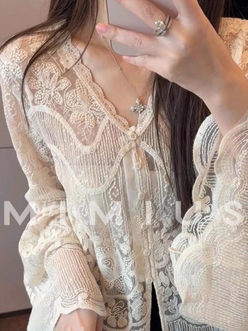 Naiste pitsiline V-kaelusega topp, avatud lõikekas muster, pikad varrukad, normaalne pikkus, triikimata