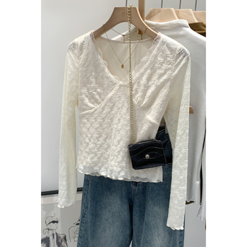 Nailonist T-särk V-kaelusega, pikkade käistega, kitsas lõige, 95%+ põhilise materjali koostis