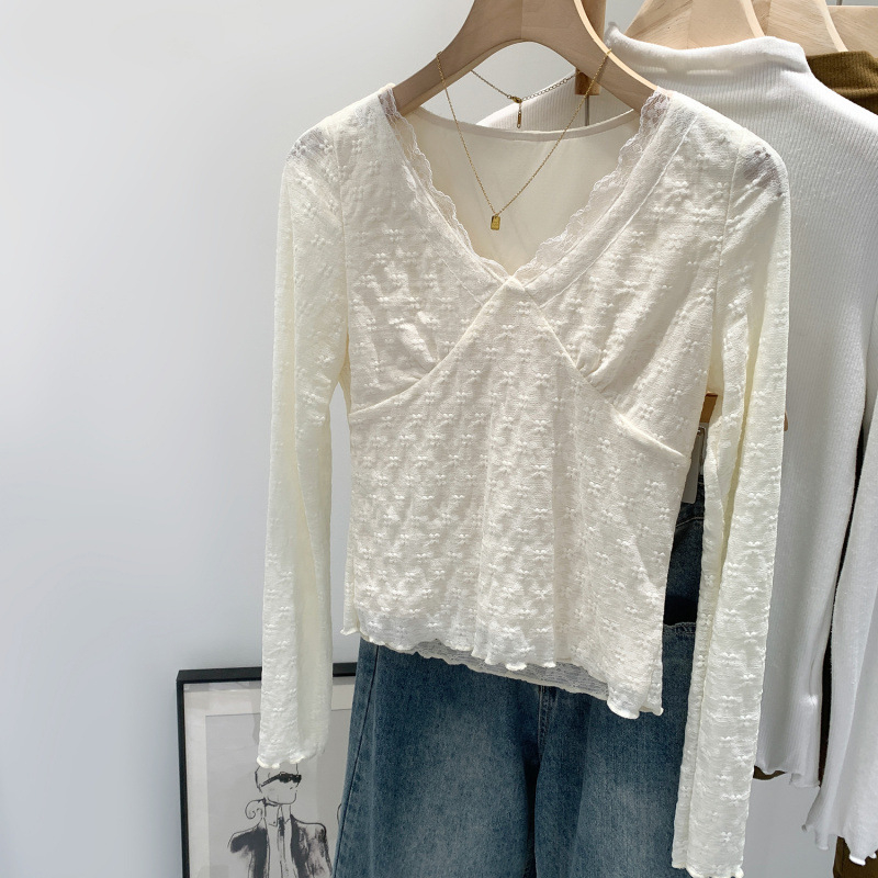 Nailonist T-särk V-kaelusega, pikkade käistega, kitsas lõige, 95%+ põhilise materjali koostis