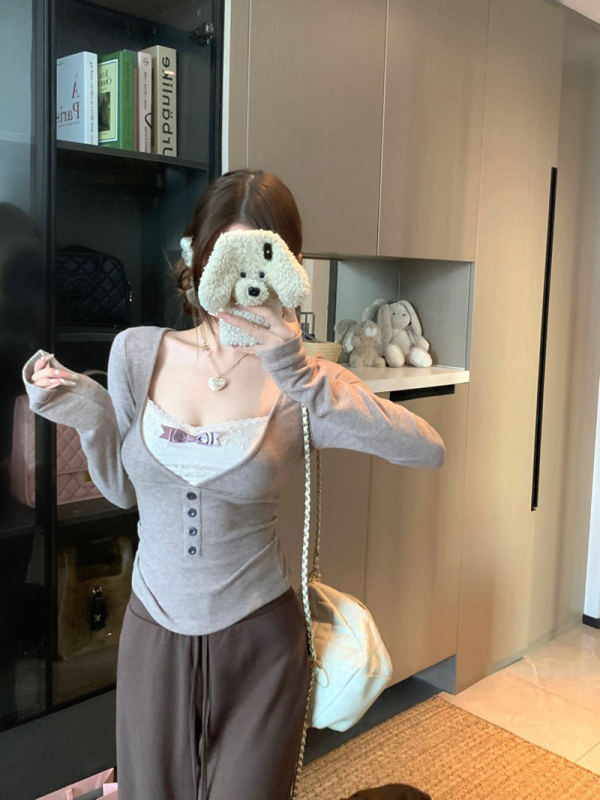 Naistele pikkade kätega kapuutsiga T-särk, pitsilise sisetusega motiiv, modal-elastaan kangas, kitsas lõige, lühike pikkus 40–50 cm